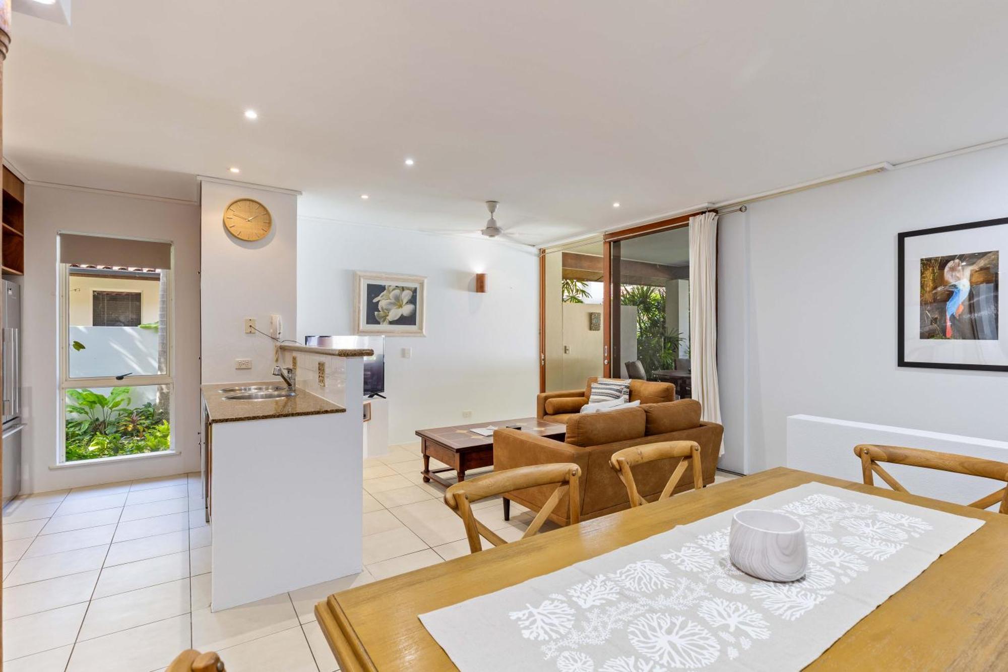 Surya Beachfront Villa ポートダグラス エクステリア 写真