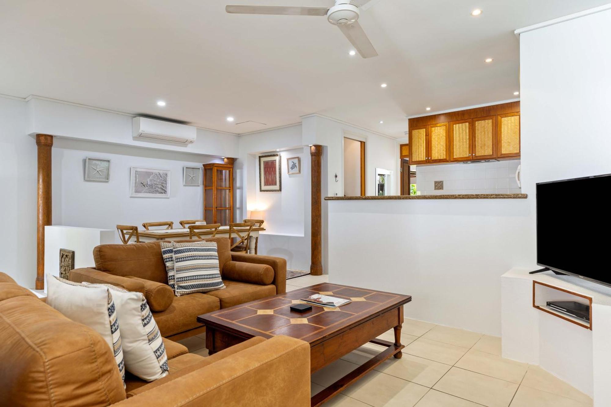 Surya Beachfront Villa ポートダグラス エクステリア 写真