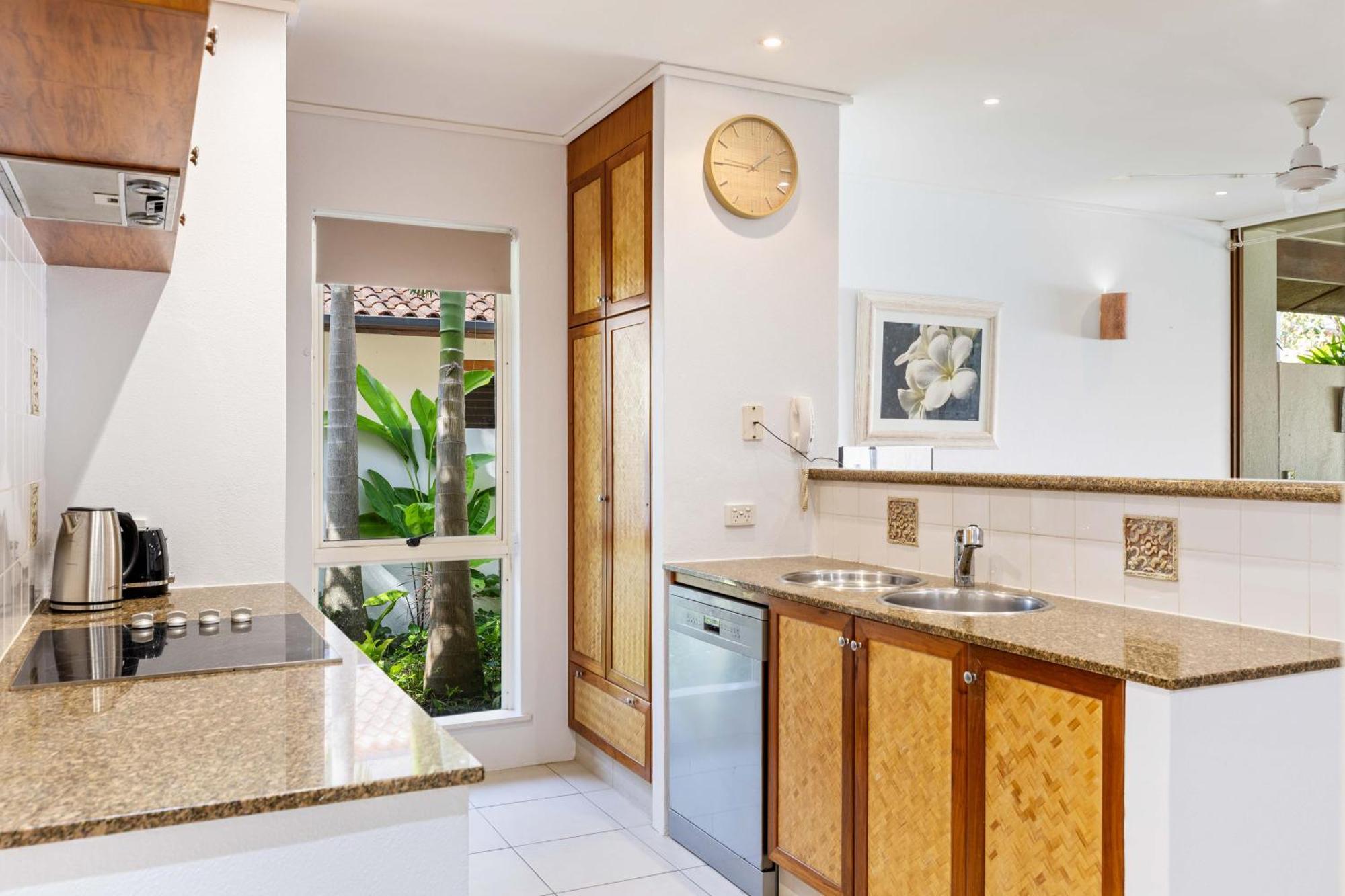 Surya Beachfront Villa ポートダグラス エクステリア 写真