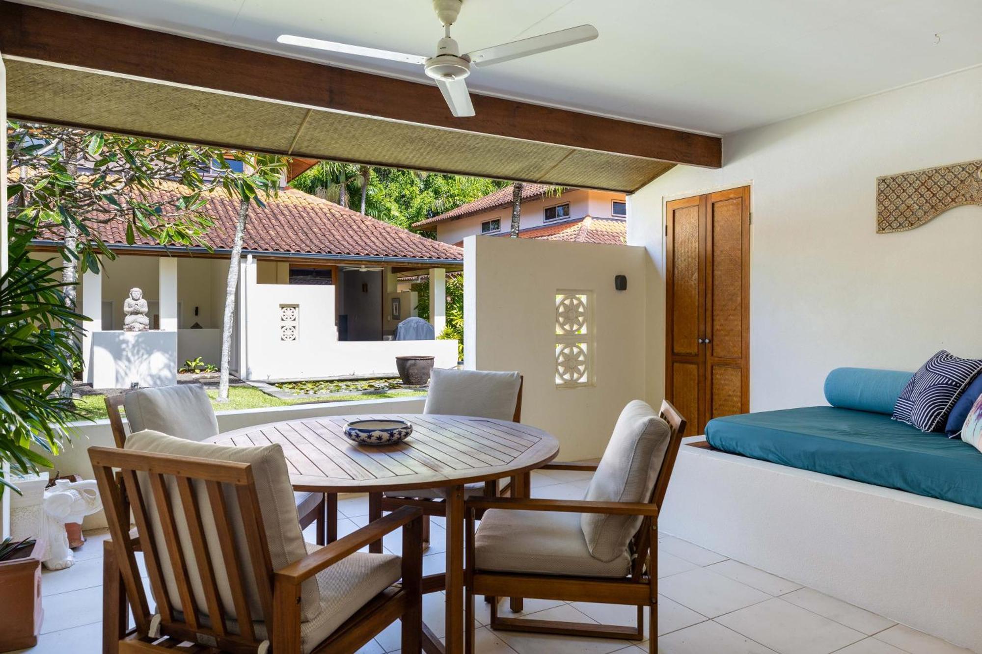 Surya Beachfront Villa ポートダグラス エクステリア 写真